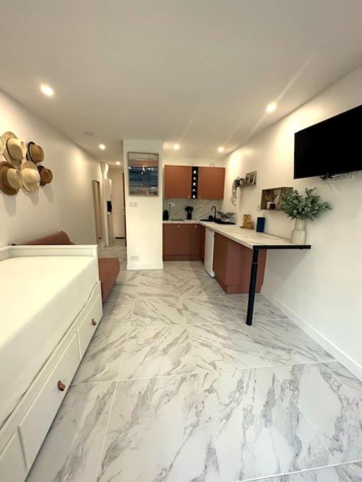 Apartment Le Massilhan - A 100m De La Le Castellas